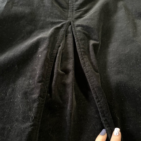 Beautiful corderoy black skirt - Picture 3 of 4